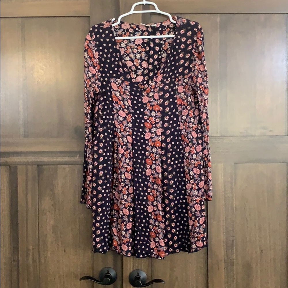 Hinge Long Sleeve V-Neck Dress